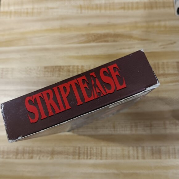 Striptease 1996 VHS Demi Moore Castle Rock Entertainment Andrew Bergman VTG - Picture 5 of 8